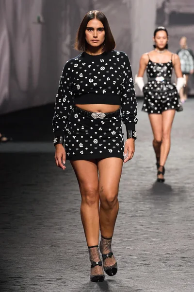 Look 10
